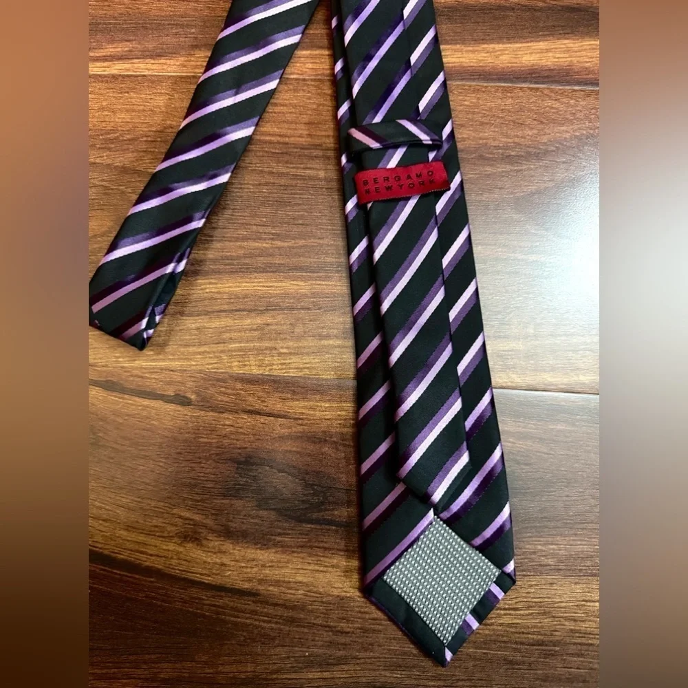 ❄️END of SEASON SALE❄️BERGAMO New York Sophisticated Black and Purple Repp Tie